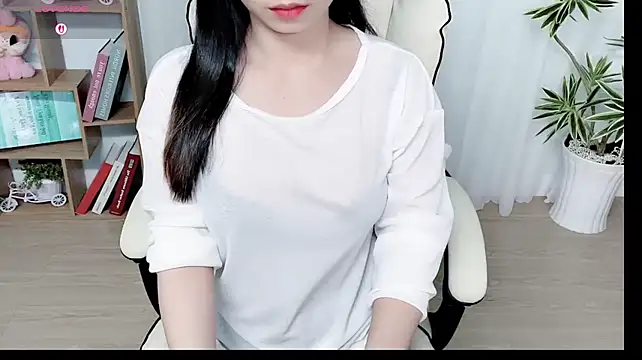 Chat +18 de Clover_Nhi ao vivo