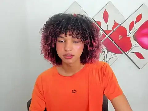 Elianisbigcock Adlı Modelin Canlı XXX Sohbeti