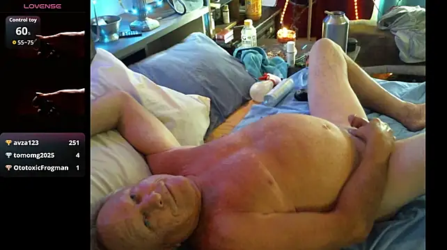 Pussyeat2please Show in webcam