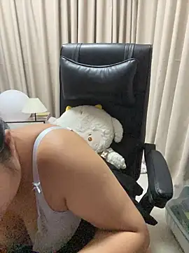 Czat XXX na żywo – Luckysisi-s