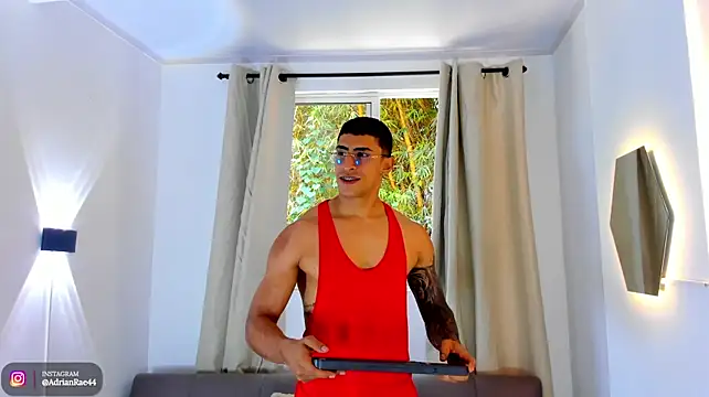 Mr_adrian Adlı Modelin Canlı XXX Sohbeti