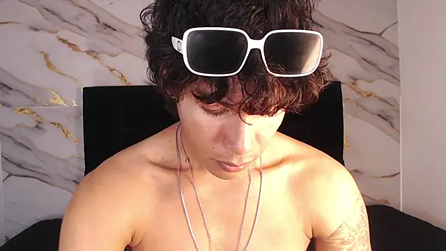 MaximilianRoth Adlı Modelin Canlı XXX Sohbeti