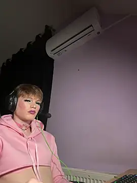 Вебкам-шоу FemboyShow