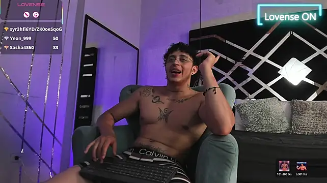 צ'אט XXX בשידור חי של JayTaylorr