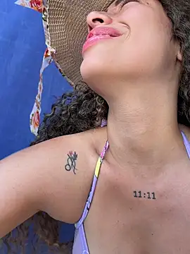 roxyrougee Chat XXX in diretta