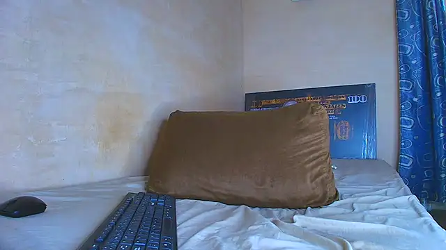 Pertunjukan Kamera Web Thomass00
