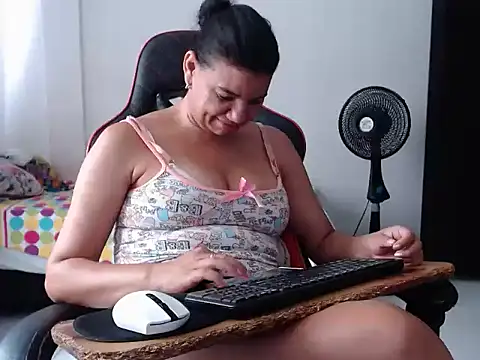 Adriana_0312's Live XXX Chat