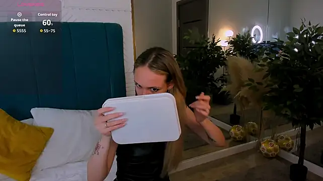 EmmaGilmoree's Live XXX Chat