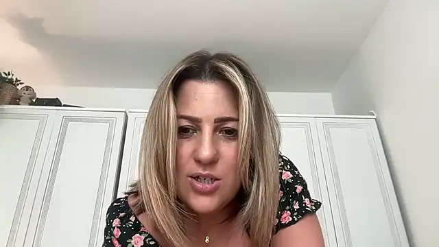 MsBelleWarick's Live XXX Chat