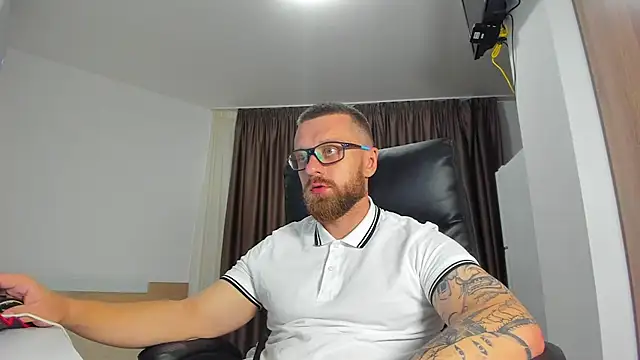 Show modela Findom_guy na web-kameri