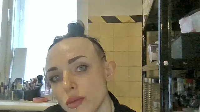 Trinsy_Love Adlı Modelin Canlı XXX Sohbeti