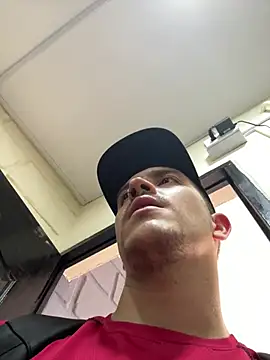צ'אט XXX בשידור חי של ALANNFERRER