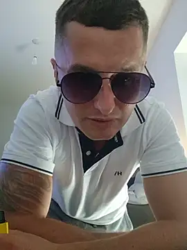 Gaz0010 élő XXX-chatje