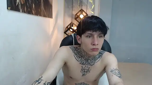 Cry_thereal élő XXX-chatje