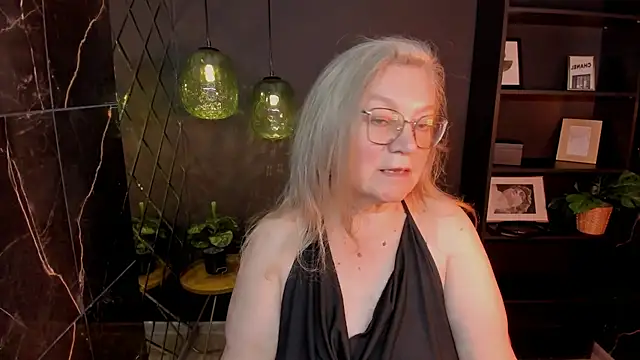 NataliMellow Adlı Modelin Canlı XXX Sohbeti