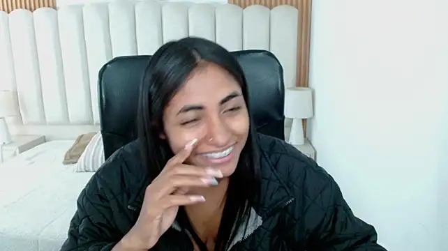 shaneelle Adlı Modelin Canlı XXX Sohbeti