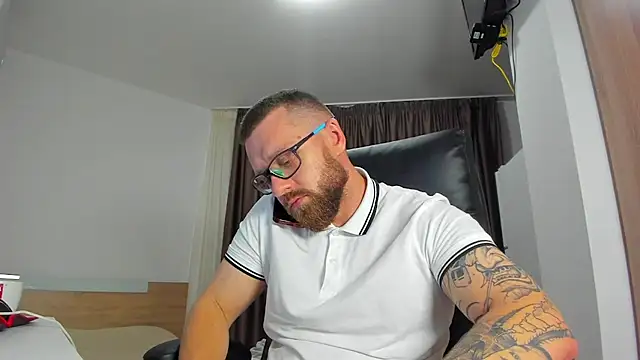 XXX chat uživo modela Findom_guy