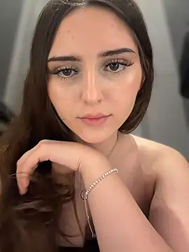 دردشة AnitaFly الجنسية المباشرة