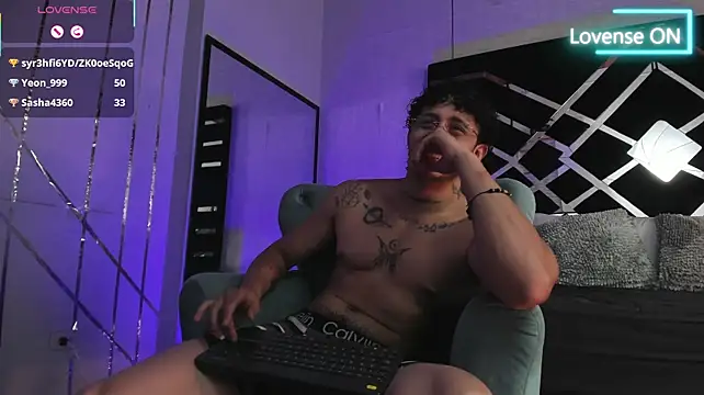 แชท XXX สดของ JayTaylorr