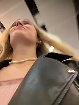 blonde_exe Chat XXX in diretta