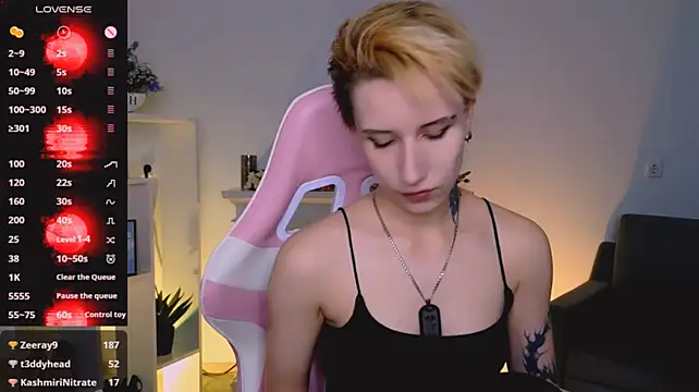 XXX chat uživo modela _Rein_ramm