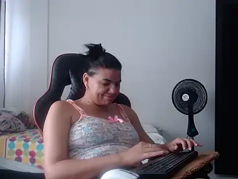 Adriana_0312 Chat XXX in diretta