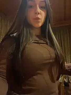 צ'אט XXX בשידור חי של EvelynFly