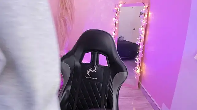 Živý XXX chat Emily_Roussee