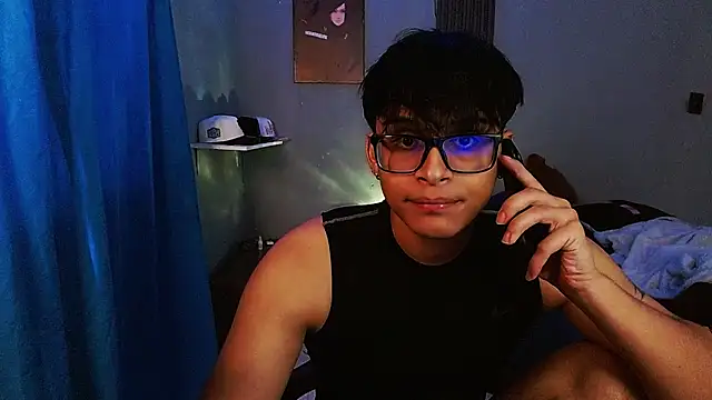 Mr_yisuzz Chat XXX live
