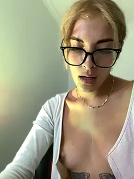 VIOLETA-1122's Live XXX Chat