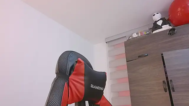 צ'אט XXX בשידור חי של selene_red_