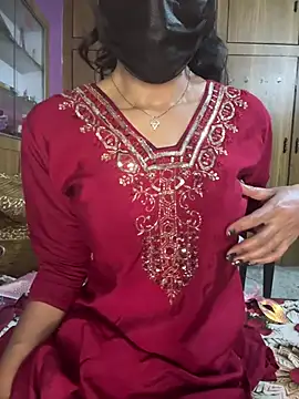 Show modela kiaraqueen7 na web-kameri