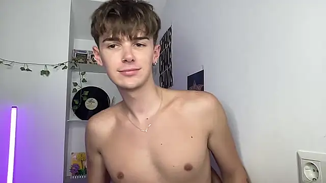 YourMilkyGuy's Live XXX Chat