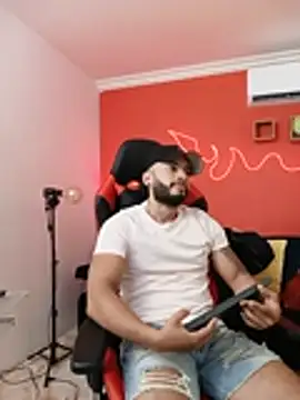 צ'אט XXX בשידור חי של Mike_savage3
