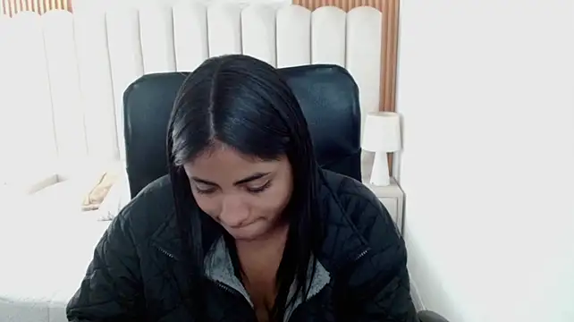 shaneelle XXX чат на живо