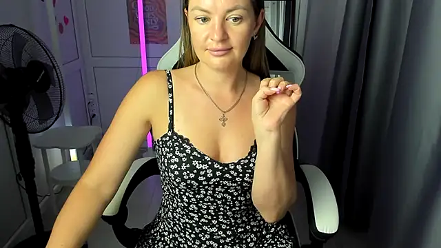 MiaSummerr_'s Live XXX Chat