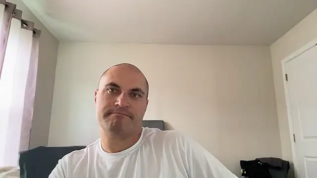 SluggishChase99 Show in webcam