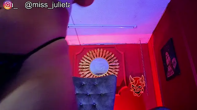 Julieta_Russell Live XXX-Chat