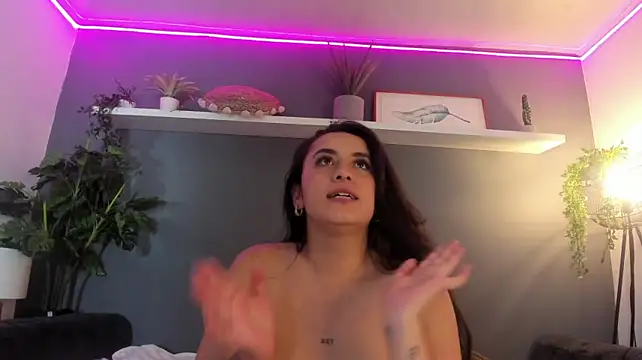 Chatroom XXX en direct de AntonellaaFerrer_
