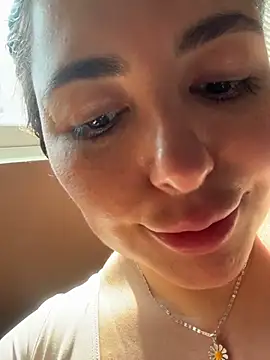 sukhakunis1's Live XXX Chat