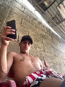 Chatroom XXX en direct de 7ShaunkHend_