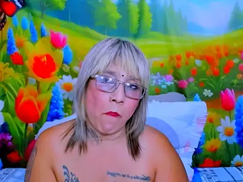 indianroxy's Live XXX Chat