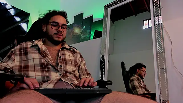 Enzo_bossJS Show in webcam
