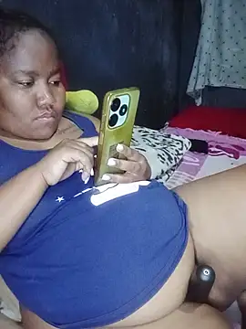 ChubbyMidgetxxx19's Live XXX Chat
