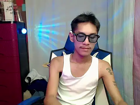 riks_tyler Adlı Modelin Canlı XXX Sohbeti