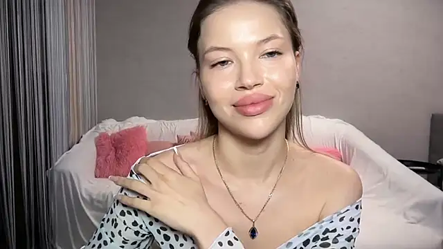 Chatroom XXX en direct de EmmyMills