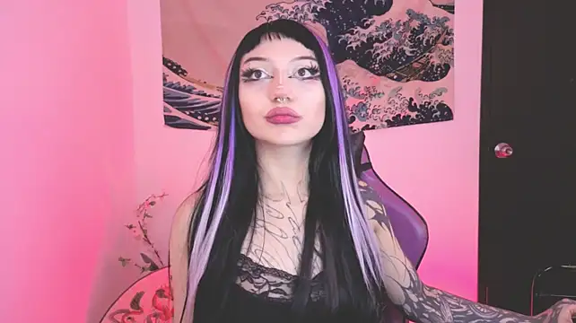 צ'אט XXX בשידור  חי של catipetite