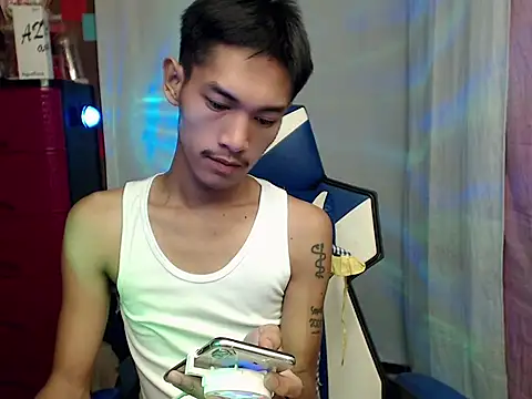 riks_tyler Chat XXX in diretta