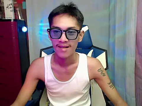riks_tyler Adlı Modelin Canlı XXX Sohbeti