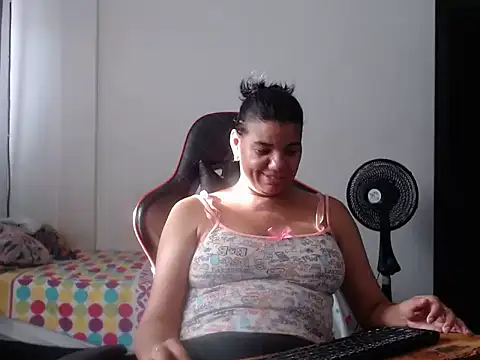 Adriana_0312 élő XXX-chatje